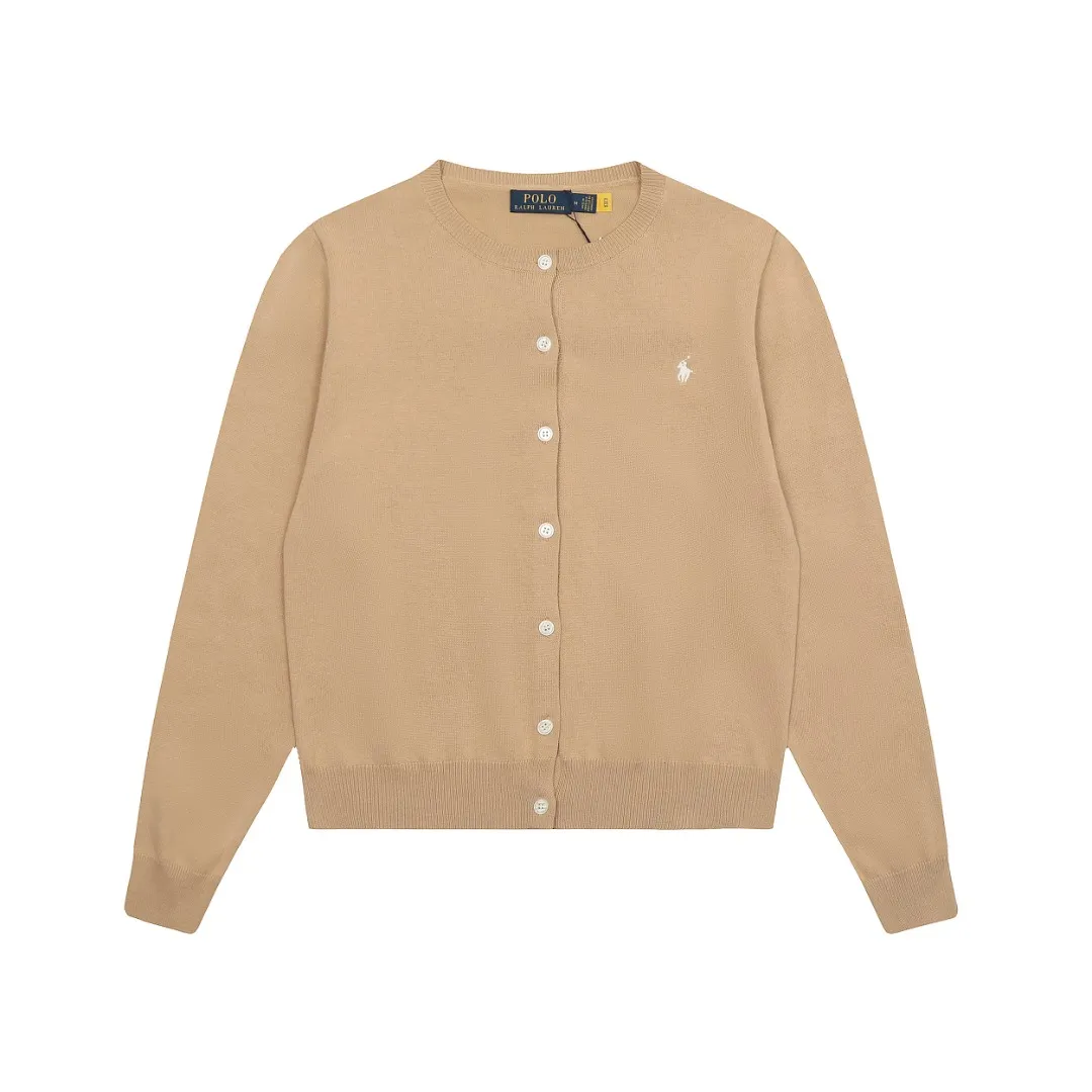 P190 Top quality" Style number: DS010# [Ralph Lauren solid color round neck basic pony embroidered logo knitted cardigan long sleeves] ✅Ralph Lauren Ralph Lauren classic basic versatile jersey cardigan long-sleeved small jacket ✅Main supplier of platform live broadcast wholesale entity ✅ZP quality 1:1 version can scan the code to enter the GF website Counter quality ✅Detailed quality is the only one in Guangzhou Imported quality cotton yarn focuses on high-end and cost-effective Needless to say good quality. ✅The version is restored to the original. Loose, comfortable and stress-free. Simple is high-end. Classic is timeless. ✅The upper body is simple and easy to match. A must-have for goddess ootd. Good-looking clothes are never picky. A must-have in the goddess’ wardrobe. Size: S-XL. Color: off-white, light blue, pink, khaki, military green, gray, navy blue, black, Chinese red, mint green.